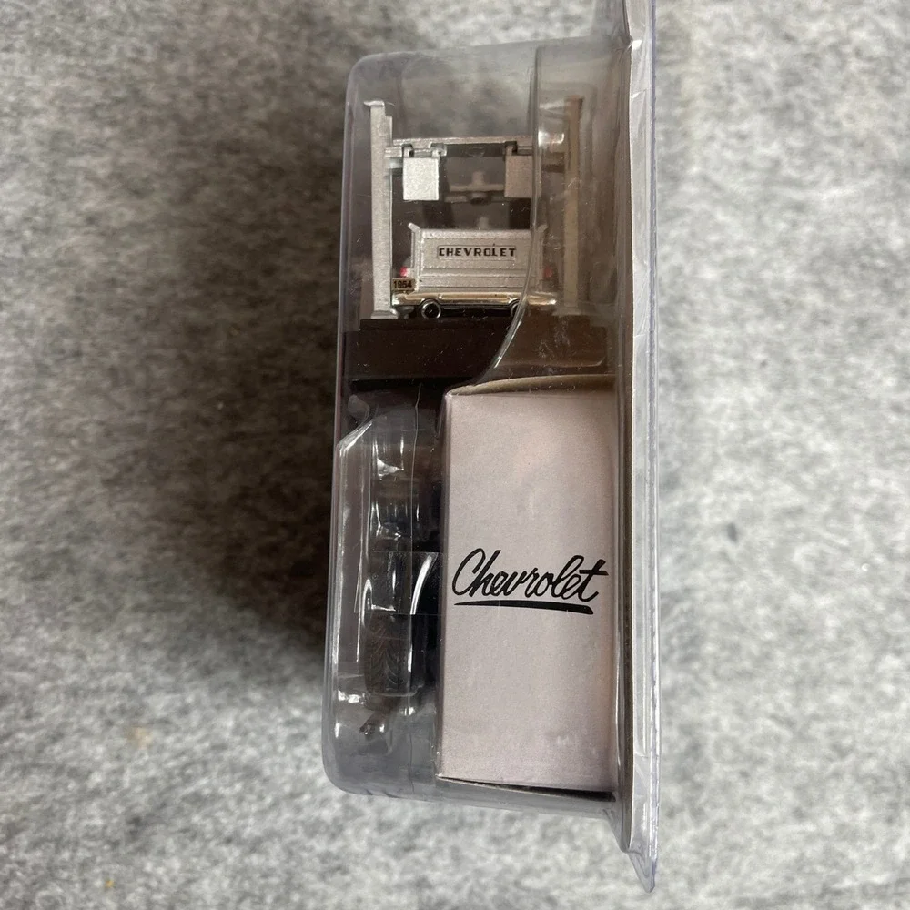 M2 Machines 1953 Chevrolet 3100 Truck Ground Pounders R42 Model Kit Silver 1/64‎